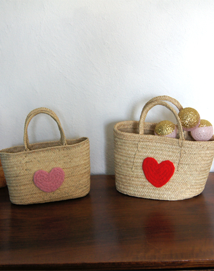 panier enfant brodé coeur rouge