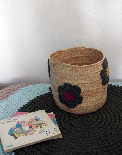 Panière tressée personnalisée crochet fleurs