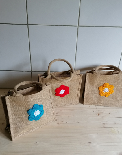 Mini-sac-en-toile-de-jute-doree