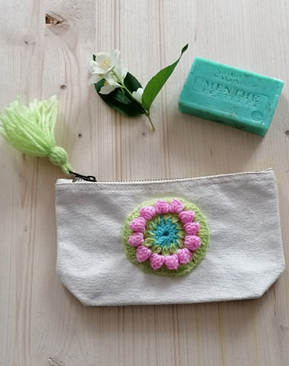 Trousse coton écru JOY fleur crochet rose - La Boutique de L'Imaginaire