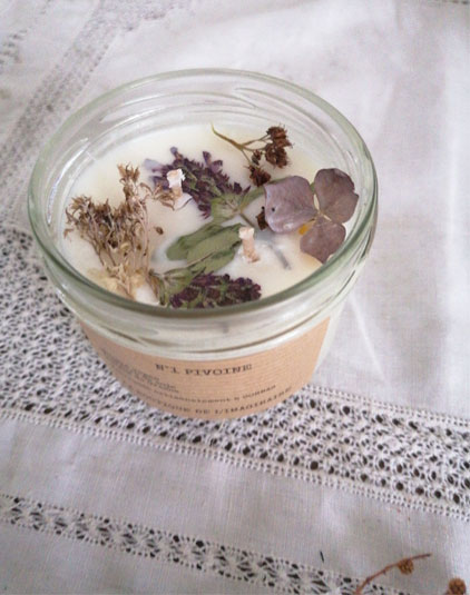 Bougie artisanale à la cire de soja parfumee pivoine fleurs séchées