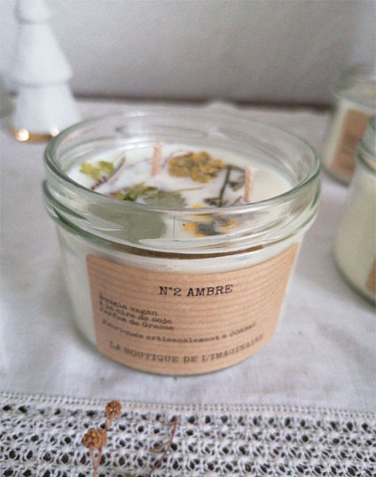 Bougie artisanale à la cire de soja parfum ambre et fleurs