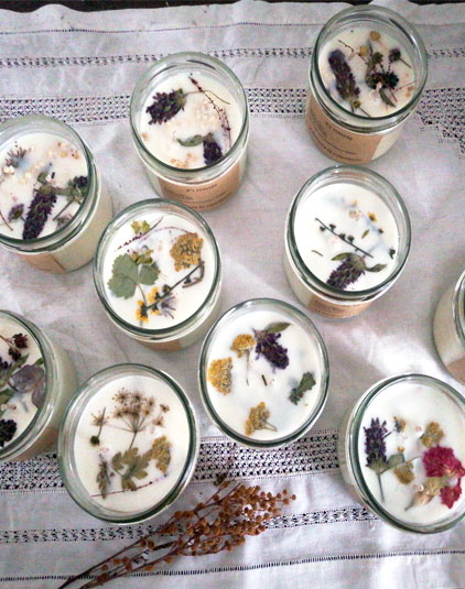 Bougies artisanales à la cire de soja parfumées avec fleurs