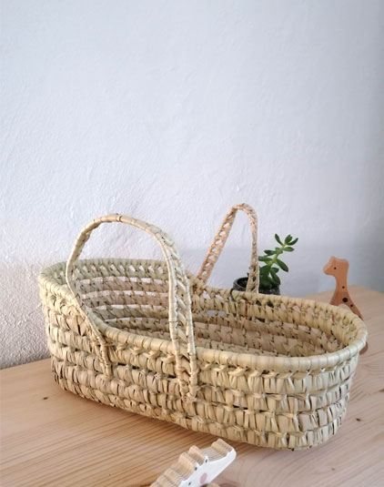 Panier couffin poupon et poupée en feuille de palmier